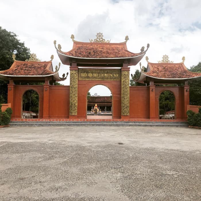 Cổng chính của Thiền viện Trúc Lâm Phương Nam